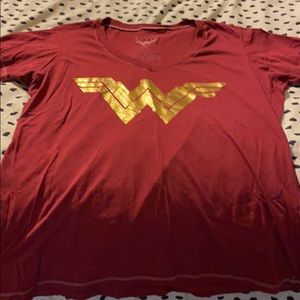 Wonder Woman Fitted V-Neck Tee Size XL